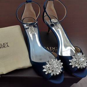 Badgley Mischka satin navy blue kitten heel shoes